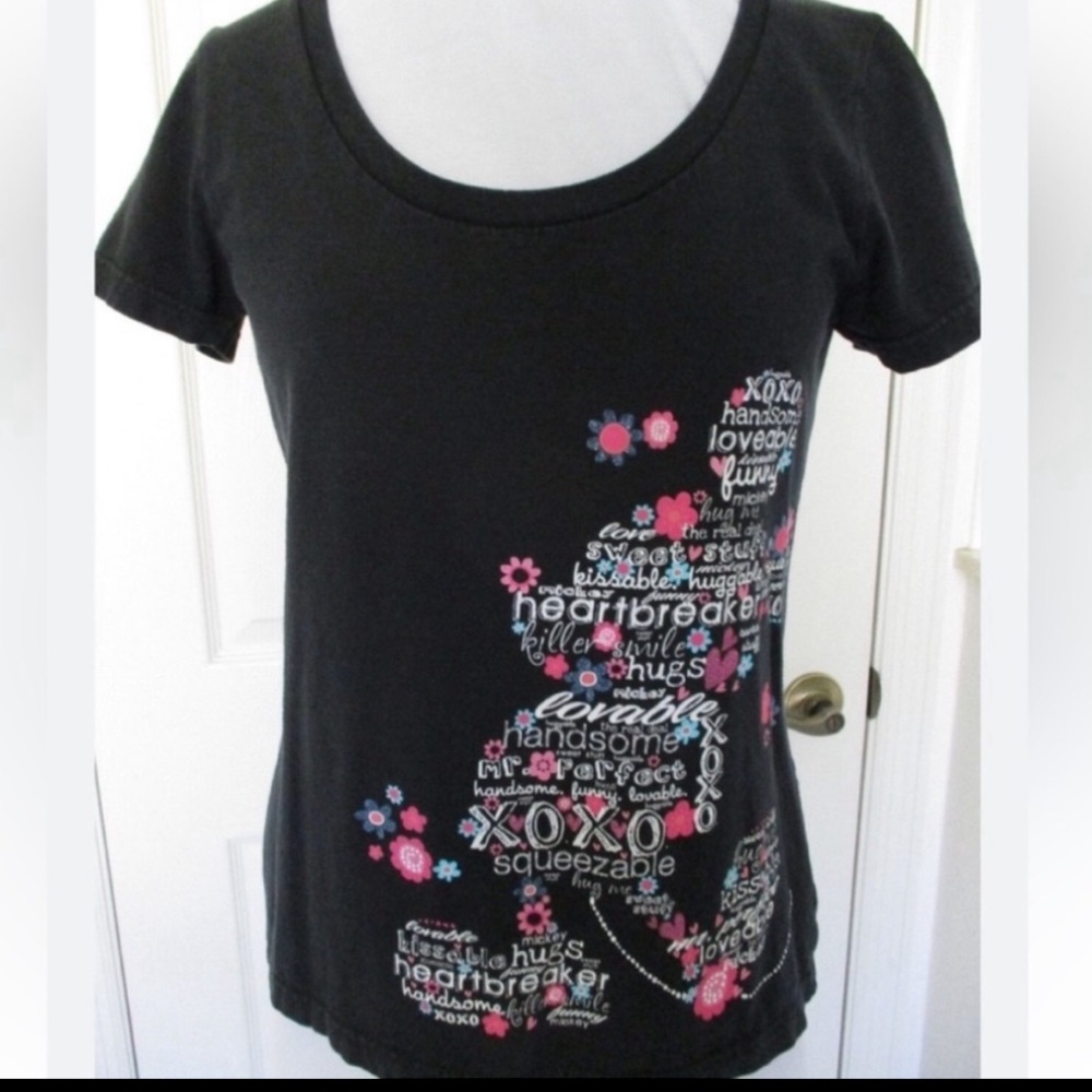 Disney Love Mickey Mouse Black Short Sleeve Tee Shirt. NWOT